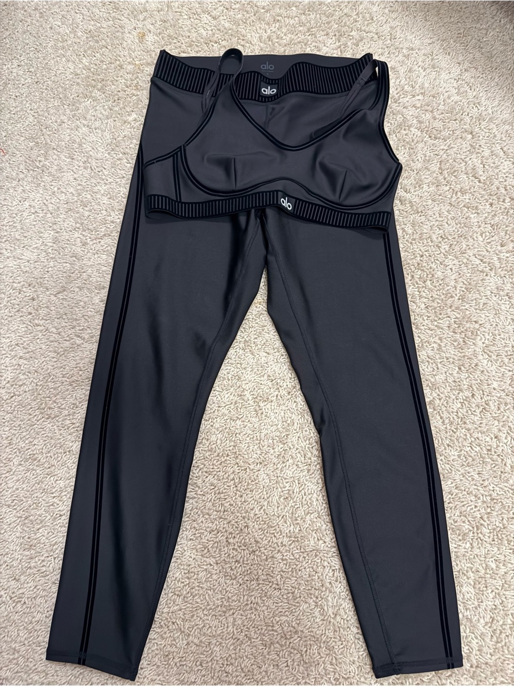 Alo Black Airlift Line Up Bra + 7/8 Highwaist Airlift Line Up Legging Set